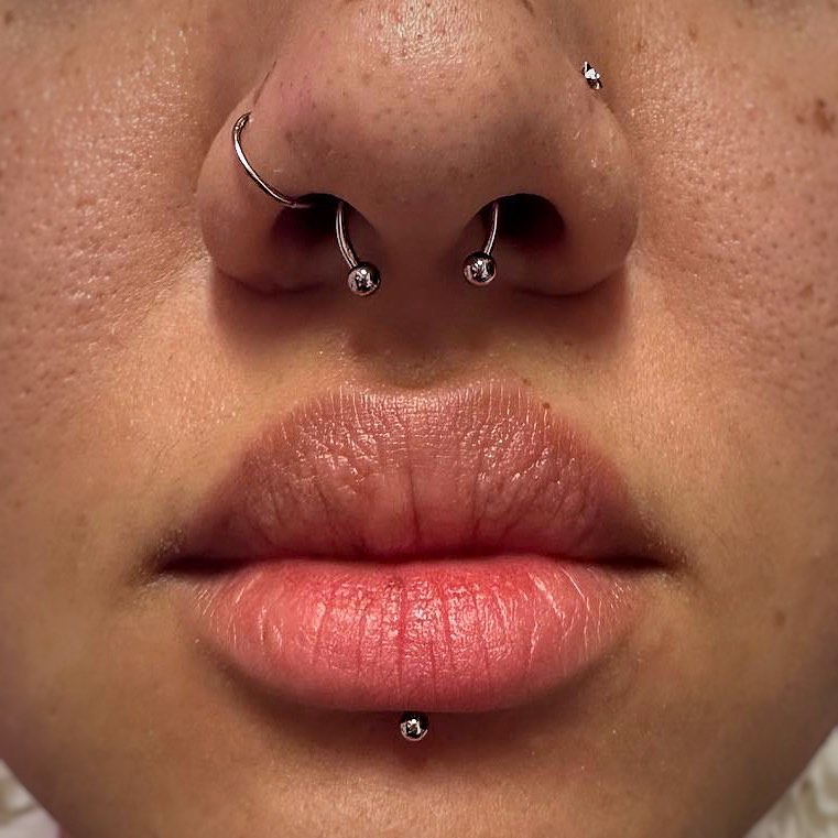 Piercing hot sale double labret